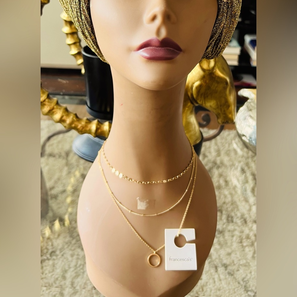 Francesca’s Dory Circle Pendant Necklace